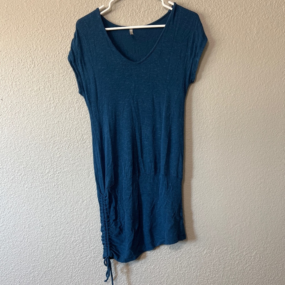 Dress with side adjustment